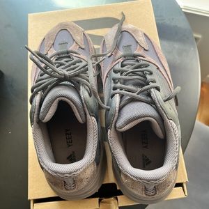 Yeezy Boost 700 Mauve Men 8.5